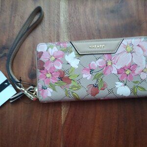 NWT Nine West Verna SLG Zip Around Wallet Sable Logo Floral Print